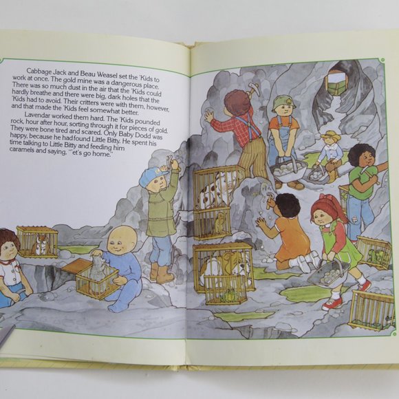 Vintage Cabbage Patch Kids Picture Books + Figures - Picture 9 of 12